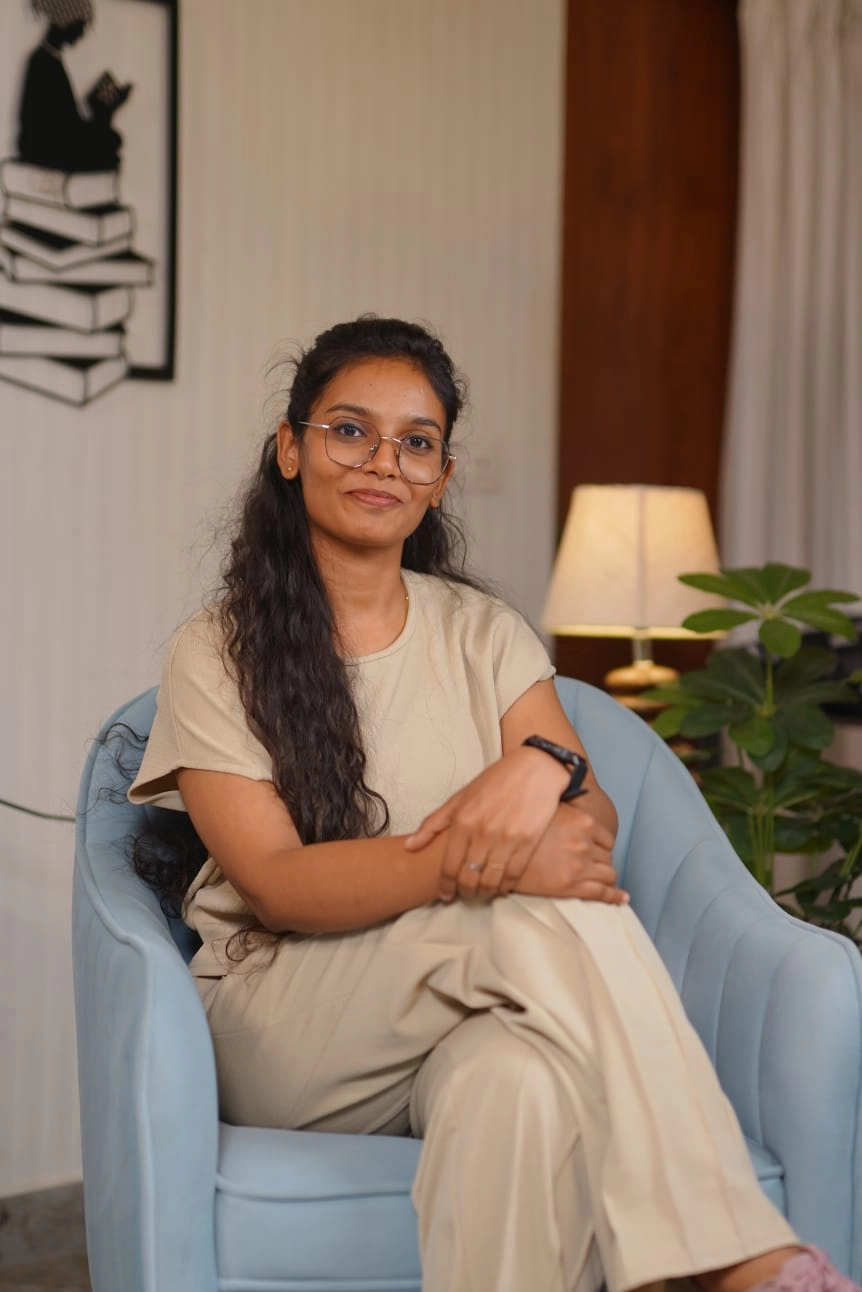 A women sitting on a couch